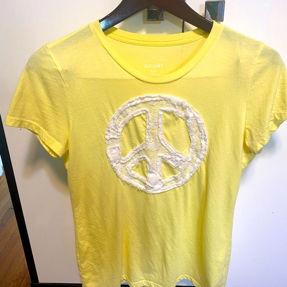 Boho Old Navy Yellow Short Sleeve tee with lace appliqué peace ☮️ sign on front - Picture 1 of 9